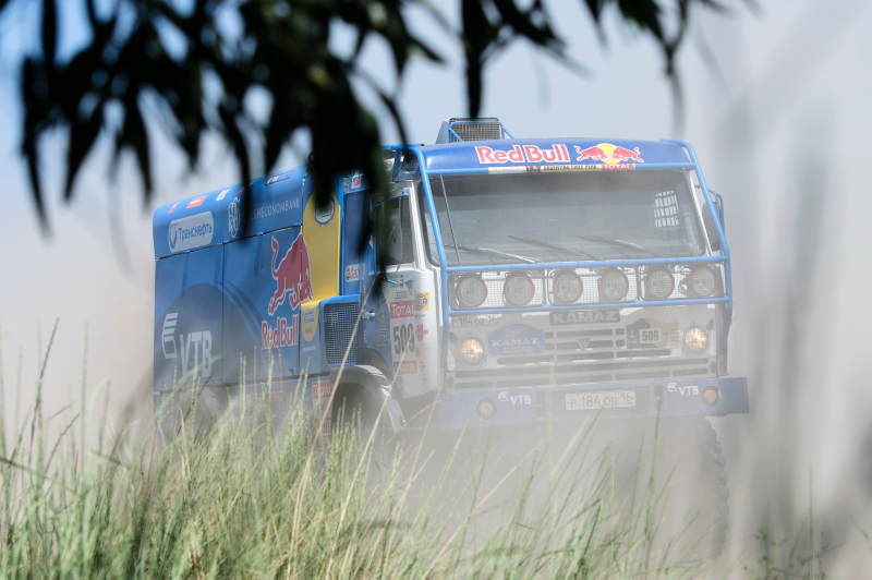 Illustration for article titled The Dakar Race Looks Pretty Much Like A Post-Apocalyptic Hellscape